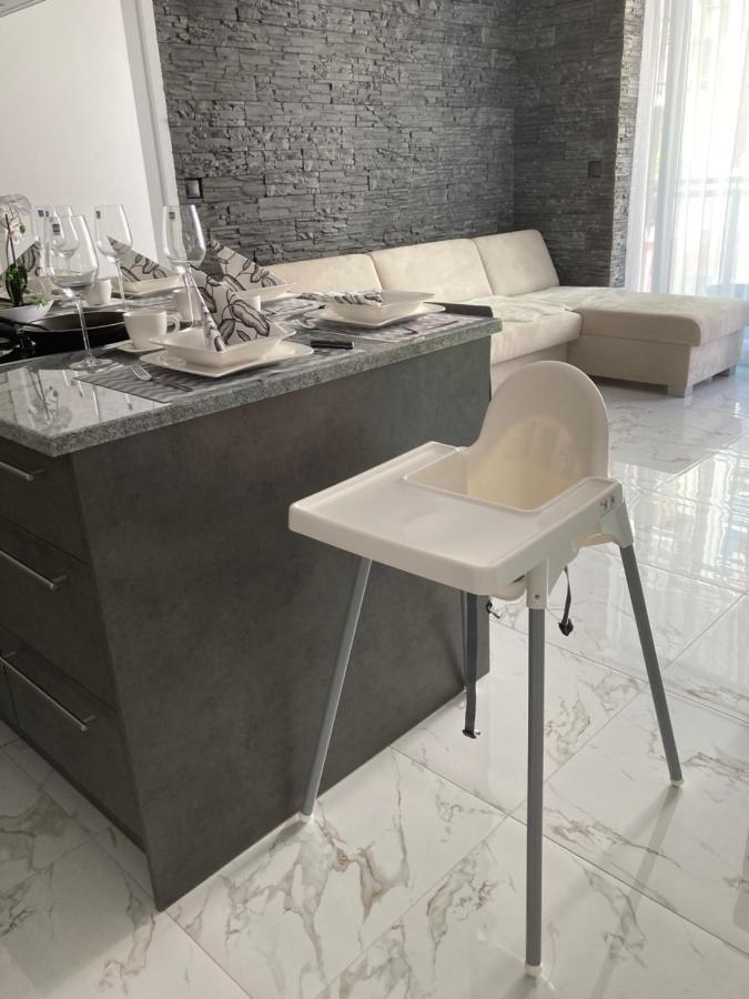 Swiss Luxury Apartment Mosonmagyaróvár المظهر الخارجي الصورة