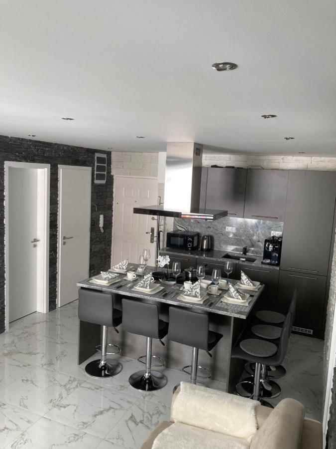 Swiss Luxury Apartment Mosonmagyaróvár المظهر الخارجي الصورة